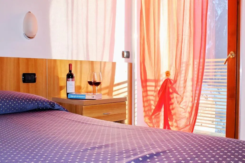 Hotel Rezia Sondalo 2*,